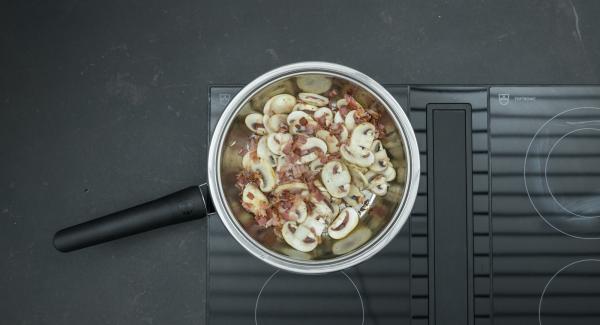 As soon as the Audiotherm beeps on reaching the roasting window, set hob at low level and roast the bacon crispy, add the mushrooms and roast with it.