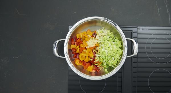 Add vegetables, switch hob at highest level. Switch on Audiotherm, enter approx. 8 minutes cooking time in the Audiotherm, fit it on Visiotherm and turn until the vegetable symbol appears. As soon as the Audiotherm beeps on reaching the vegetable window, set at low level and cook until done.