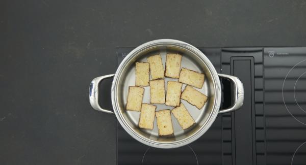 As soon as the Audiotherm beeps on reaching the roasting window, set at low level and and roast the tofu slices 2-3 minutes from both sides.