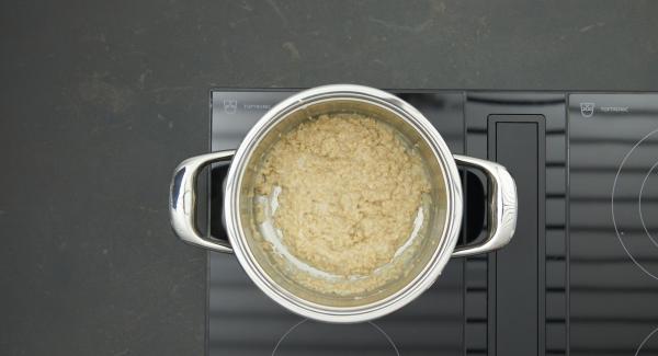 As soon as the Audiotherm beeps on reaching the vegetable window, turn off stove, remove lid and stir porridge.