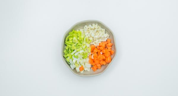 Clean vegetables and cut in small pieces.