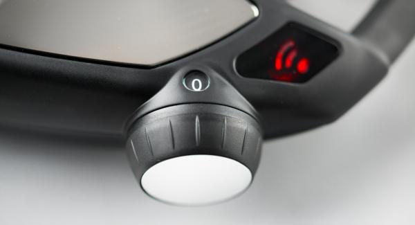 Close the GourmetLine with the lid and switch Navigenio to level 4. As soon as the temperature has reached 70 ° C, switch off the Navigenio and let it rest for about 10 minutes.