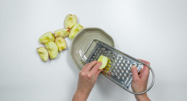 Wash, quarter, core and grate apples. Fold in with the almonds under the rice pudding and season with sugar.