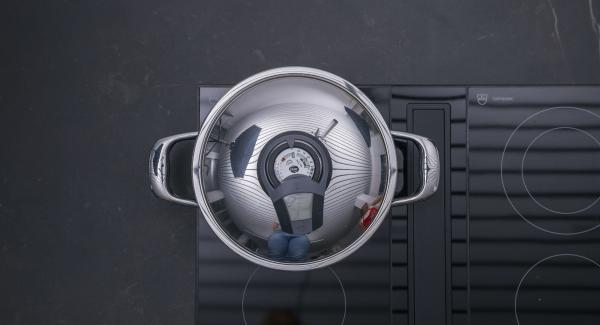 Place Eurasia on the stove and switch to highest level. Switch on Audiotherm, put on Visiotherm and turn it until the roasting symbol appears.