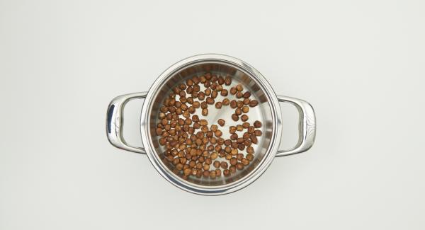 As soon as the Audiotherm beeps on reaching the roasting window, place nuts in the pot and place pot in inverted lid.