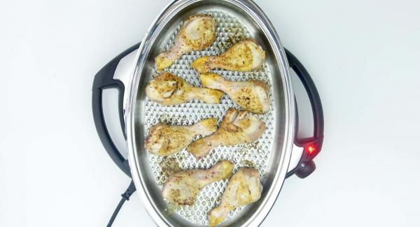 Turn the thighs, close with the lid. Set Navigenio at  "A", switch on Audiotherm, enter approx. 15 minutes cooking time in the Audiotherm, fit it on Visiotherm and turn it until the vegetable symbol appears.