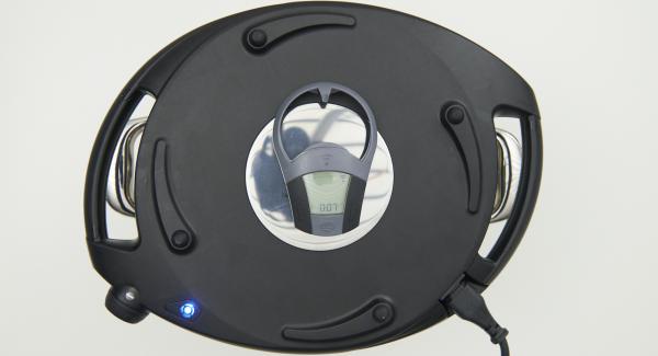 Then place the pot in the inverted lid, place Navigenio overhead and set at low level. While the Navigenio flashes red/blue, enter approx. 7 minutes in the Audiotherm and bake light brown.