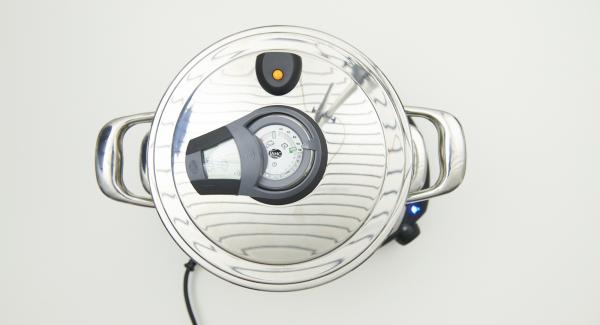 Place combi sieve insert on pot, place EasyQuick with sealing ring 24 cm on top. Place pot on Navigenio and set to  "A", enter approx. 5 minutes cooking time in the Audiotherm, fit it on Visiotherm and turn it until the steam symbol appears. Place combi sieve insert on pot, place EasyQuick with sealing ring 24 cm on top. Place pot on Navigenio and set to  "A", enter approx. 5 minutes cooking time in the Audiotherm, fit it on Visiotherm and turn it until the steam symbol appears.