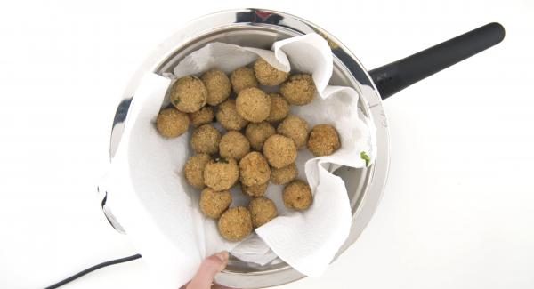 As soon as the Audiotherm beeps, when it reaches 90 °C, turn the balls and finish cooking until light brown. Drain and dry on kitchen paper and serve hot. As soon as the Audiotherm beeps, when it reaches 90 °C, turn the balls and finish cooking until light brown. Drain and dry on kitchen paper and serve hot.