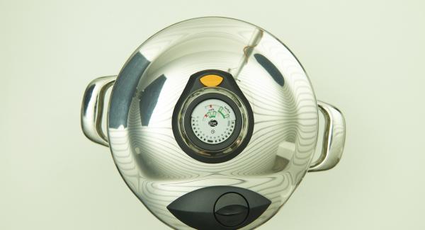At the end of cooking time place Secuquick in the inverted lid and let it depressurized by itself. Open Secuqick and remove laurel.