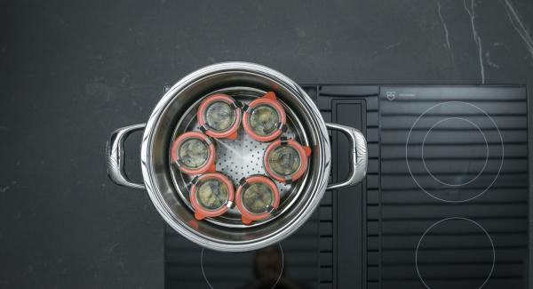 Pour 250 ml of water into a GourmetLine, insert the Softiera insert (without bracket), place filled jars inside and close with the Secuquick softline. Pour 250 ml of water into a GourmetLine, insert the Softiera insert (without bracket), place filled jars inside and close with the Secuquick softline.