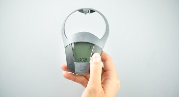 Set hob to the highest level, heat the pot up to the first turbo window, then set stove to low level and cook for approx. 3 minutes with the help of the Audiotherm. Set hob to the highest level, heat the pot up to the first turbo window, then set stove to low level and cook for approx. 3 minutes with the help of the Audiotherm.