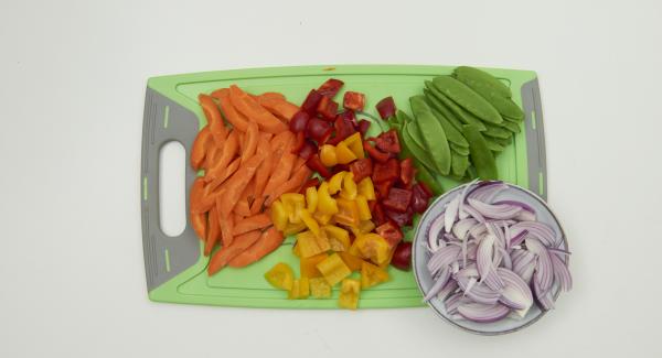 Chop ginger and garlic in Quick Cut. Peel onions and cut into wedges. Slice the carrots and cut the peppers into bite-sized pieces. Wash sugar snap peas.