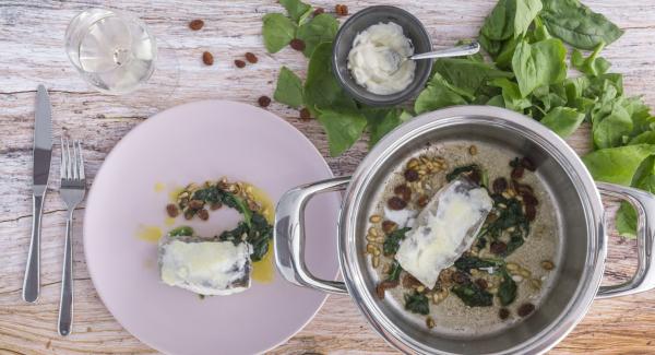 Gratinated cod with spinach, raisins and pine kernels