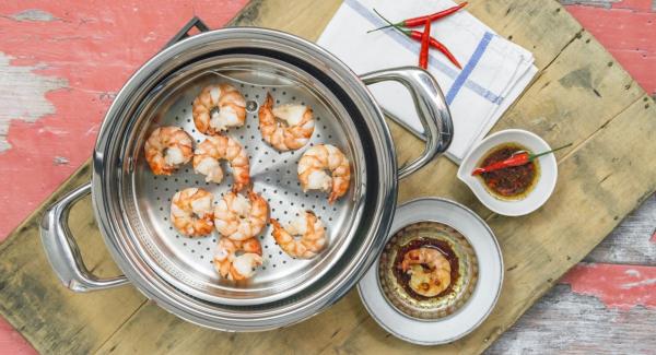 Giant shrimps with chili oil 