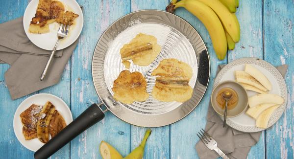Mini pancakes with caramelized banana