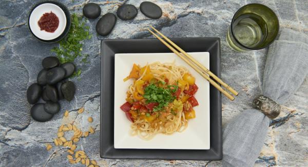 Vegetable noodles with spicy peanut sauce