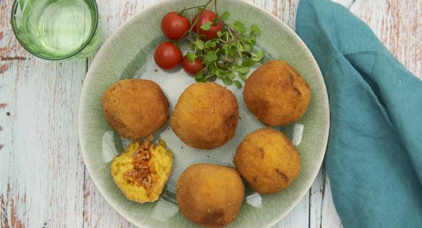 Arancini (Stuffed risotto balls)