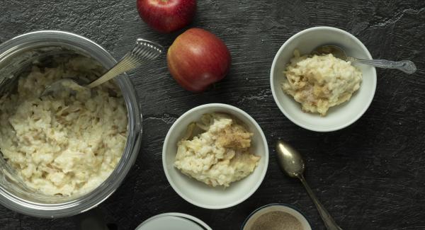 Rice pudding with apples and almonds