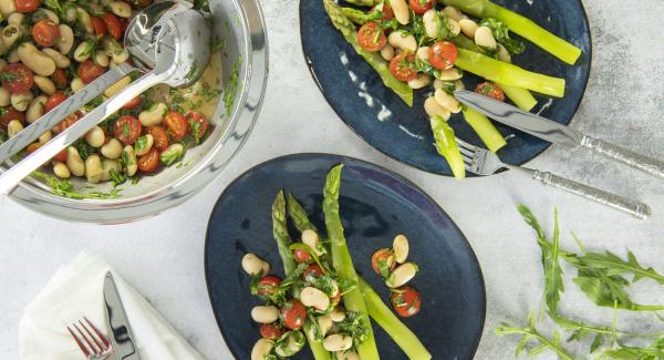 Salad with white beans and asparagus