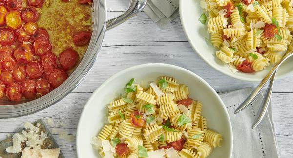 Pasta with caramelized tomatoes