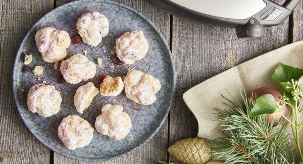 Bite-size cranberry stollen