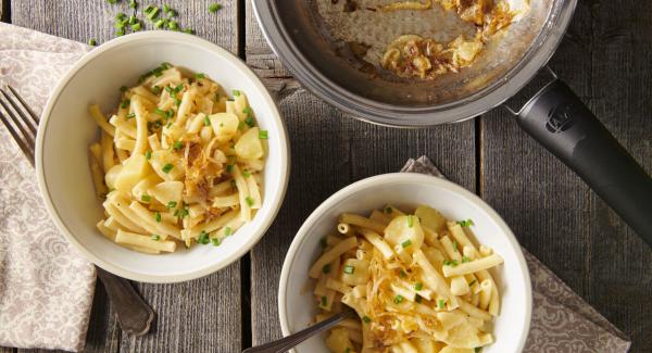 "Älplermagronen" (Swiss alpine macaroni)