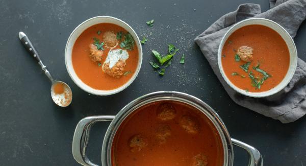 Tomato soup with meatballs