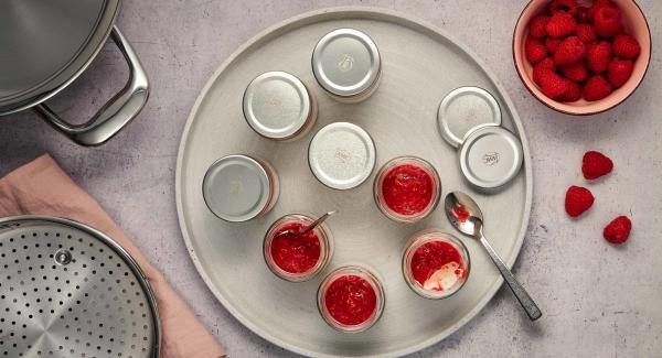 Yogurt with raspberries
